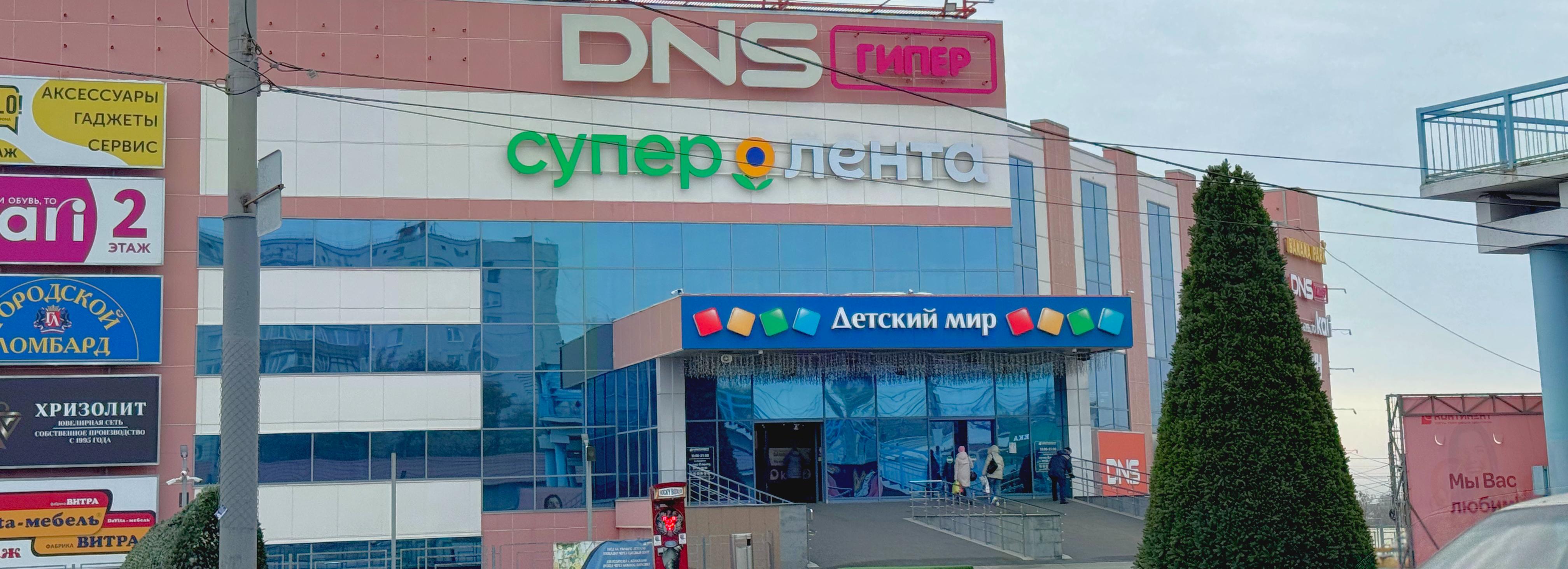 Первую новогоднюю ёлку установили в Новосибирске