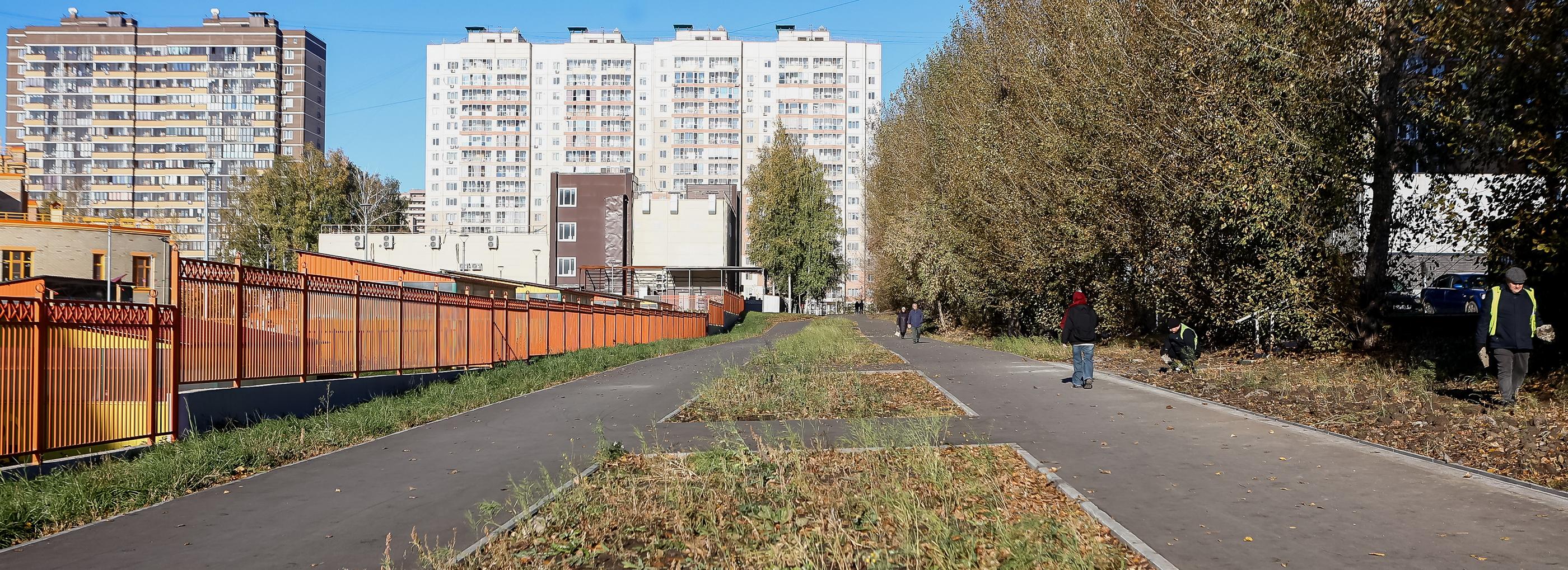 Пустующий участок у детсада на Родниках превратили в бульвар для прогулок