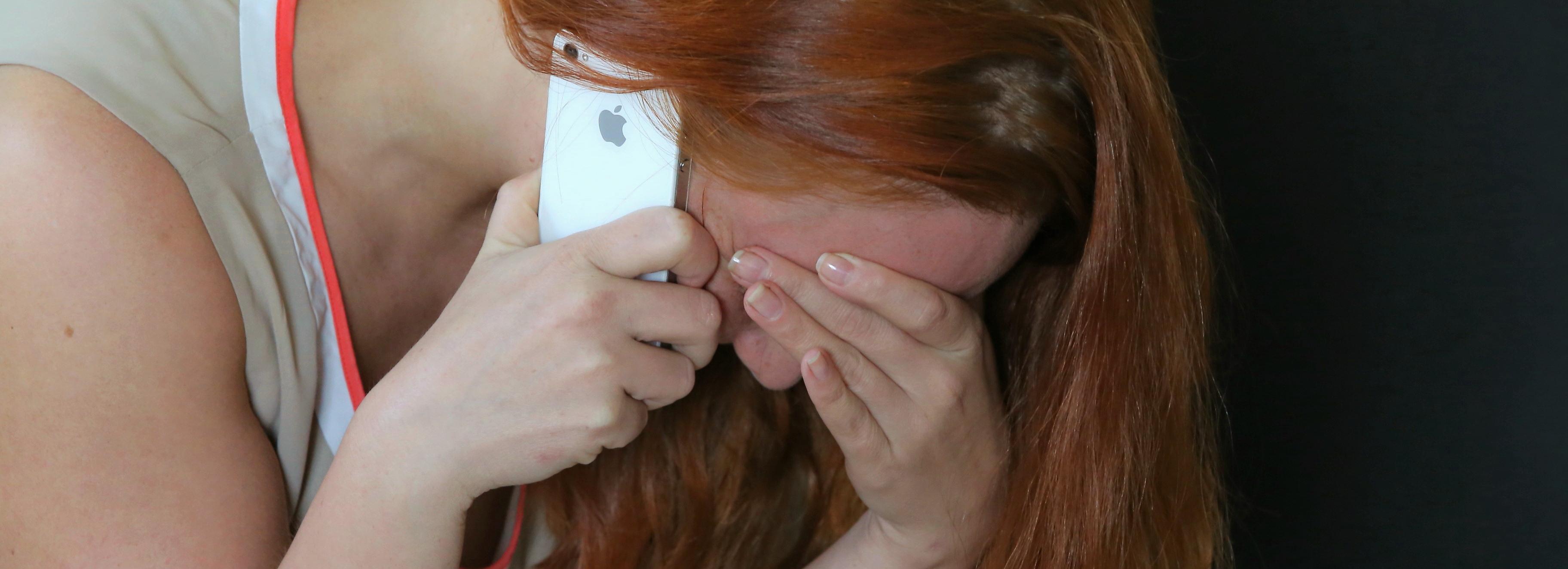 Улыбнуться и поднять руки: как вовремя распознать инсульт — ответила врач