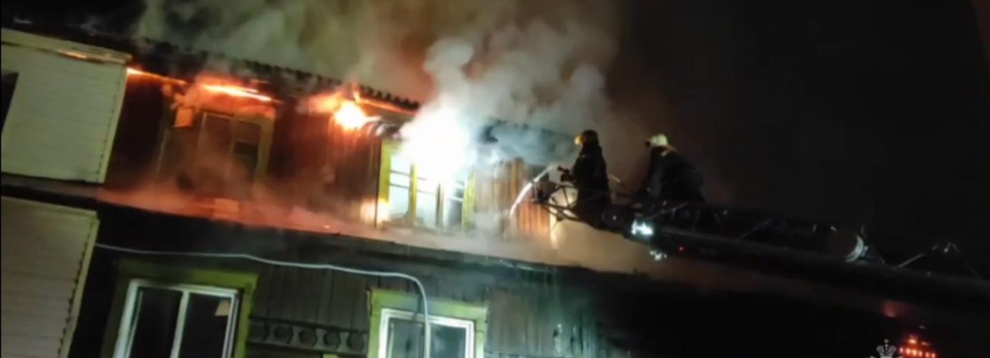 Деревянный барак сгорел ночью на Римского-Корсакова — есть погибшие