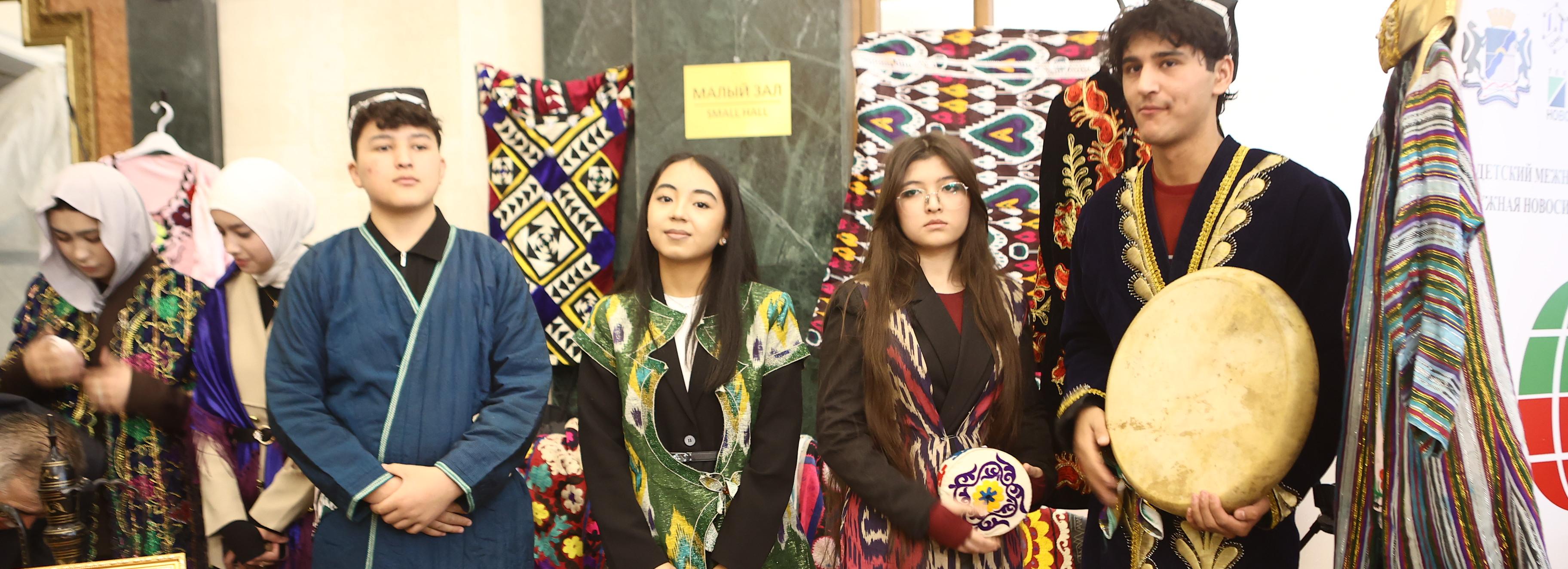 Новосибирcк — город дружбы: фестиваль национальных культур прошёл в ДКЖ