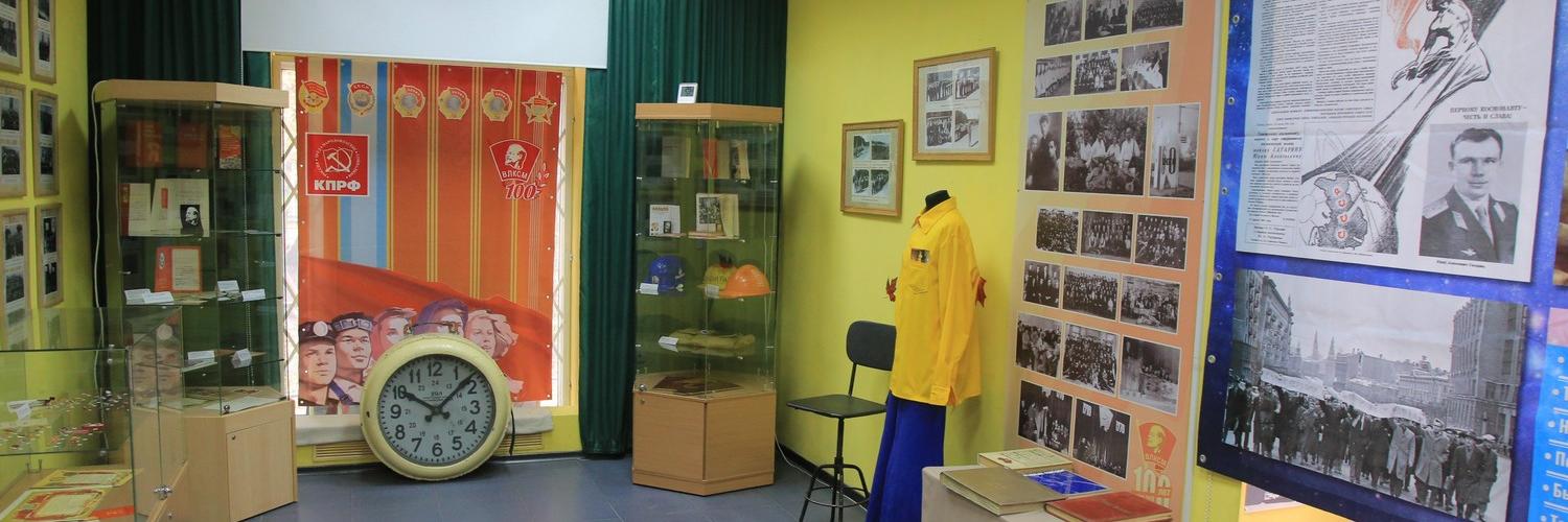 Мы пройдём сквозь шторм и дым. История новосибирского комсомола