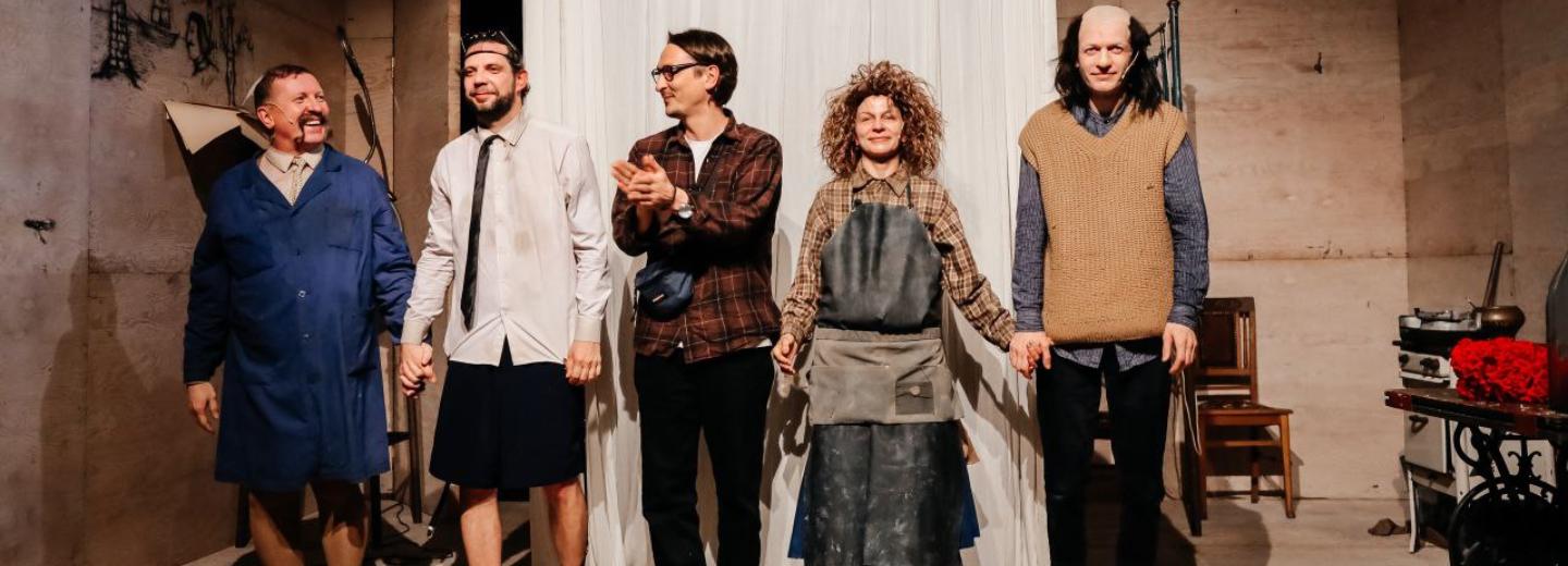 Фестиваль «Гравитация» открыли взламывающей реальность «Шинелью»