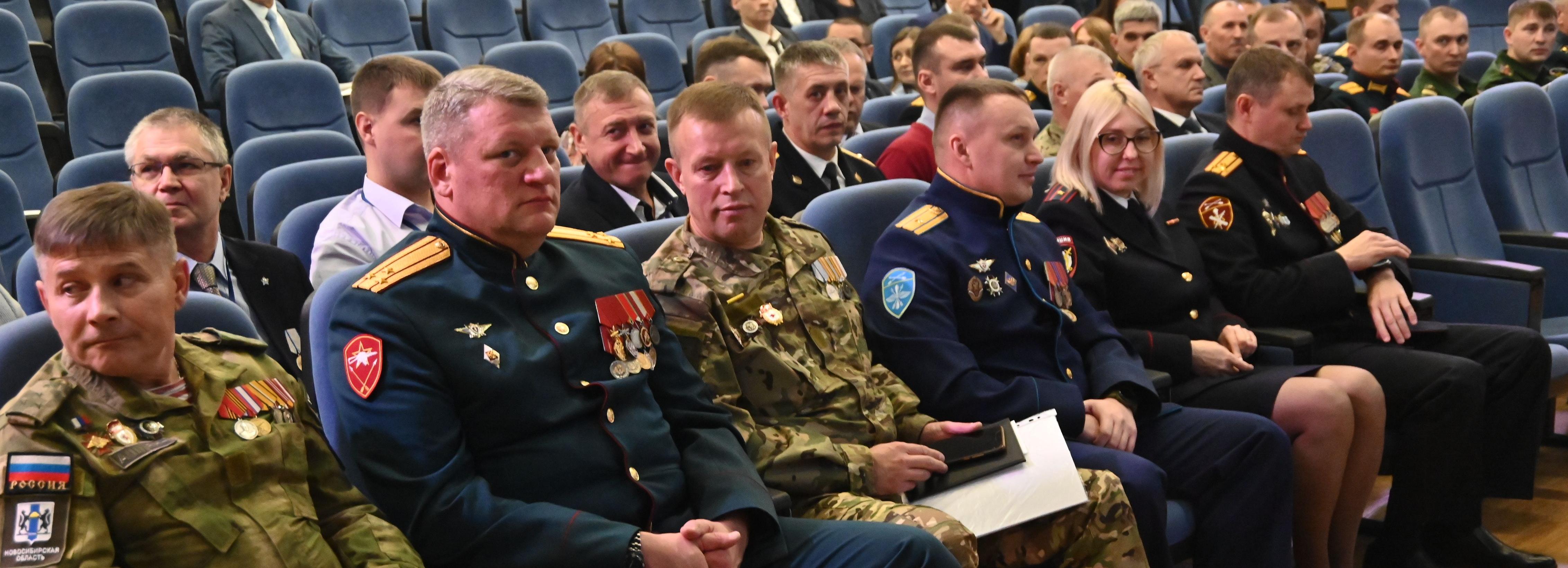 Второй поток «Героев НовоСибири» начинает стажировки в органах власти