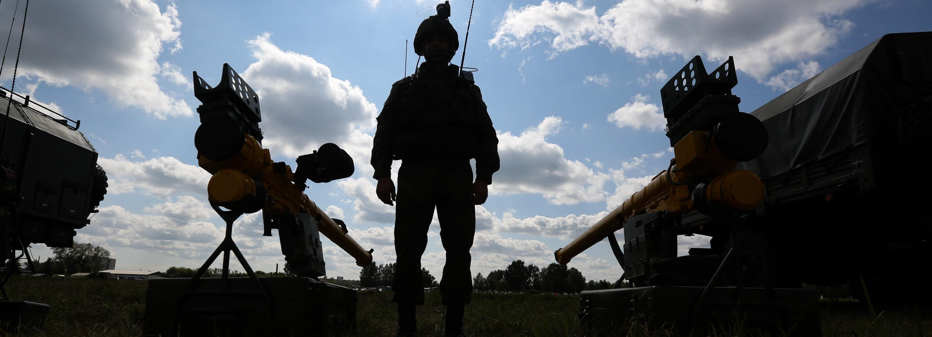 О преимуществах службы по контракту рассказали новосибирцам