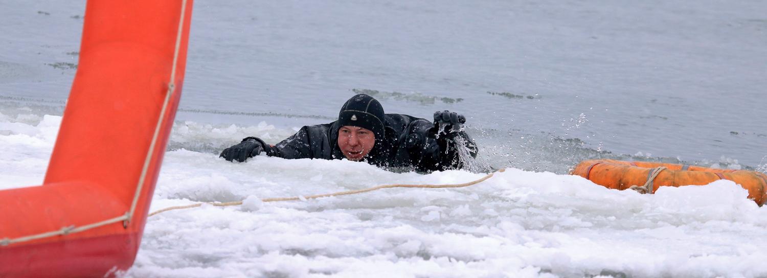 Что делать, если провалился под лёд