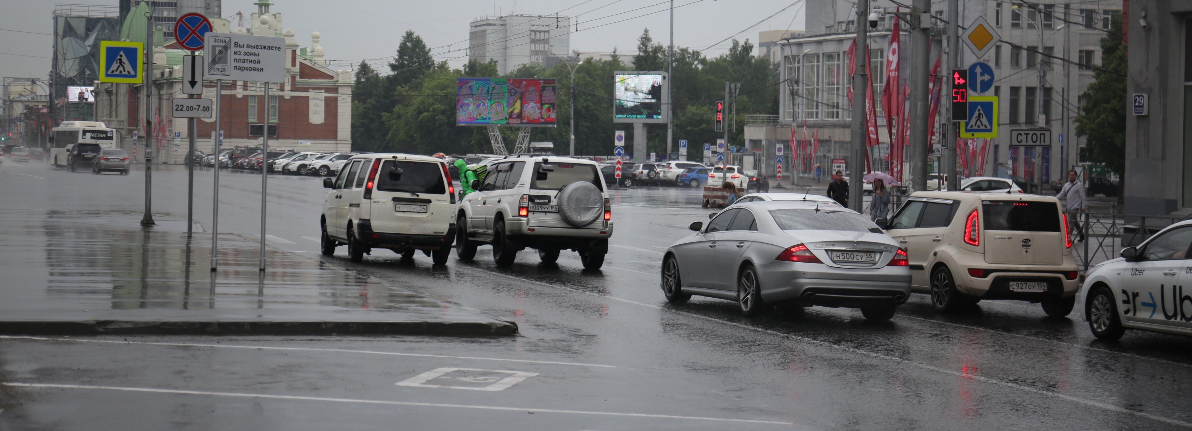 В ноябре ограничат работу платной парковки на Красном проспекте