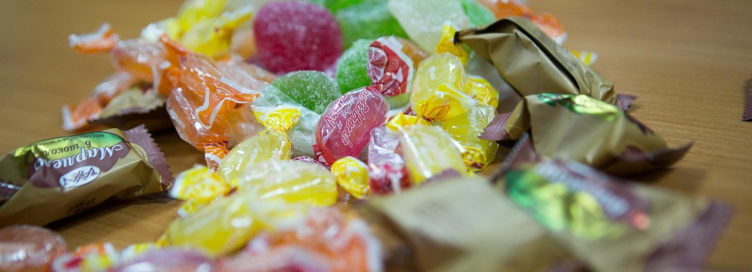 Мэрия Новосибирска купит почти 17 тысяч сладких подарков к Новому году