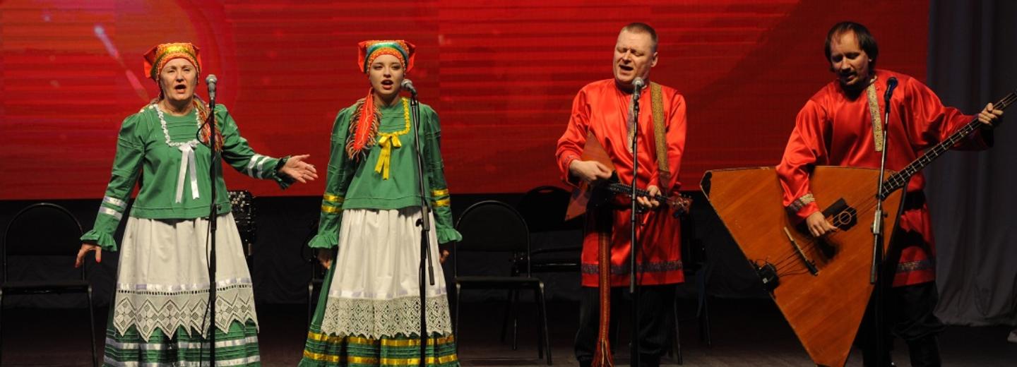 «Герои НовоСибири» поздравили с юбилеем фольклорный ансамбль «Рождество»