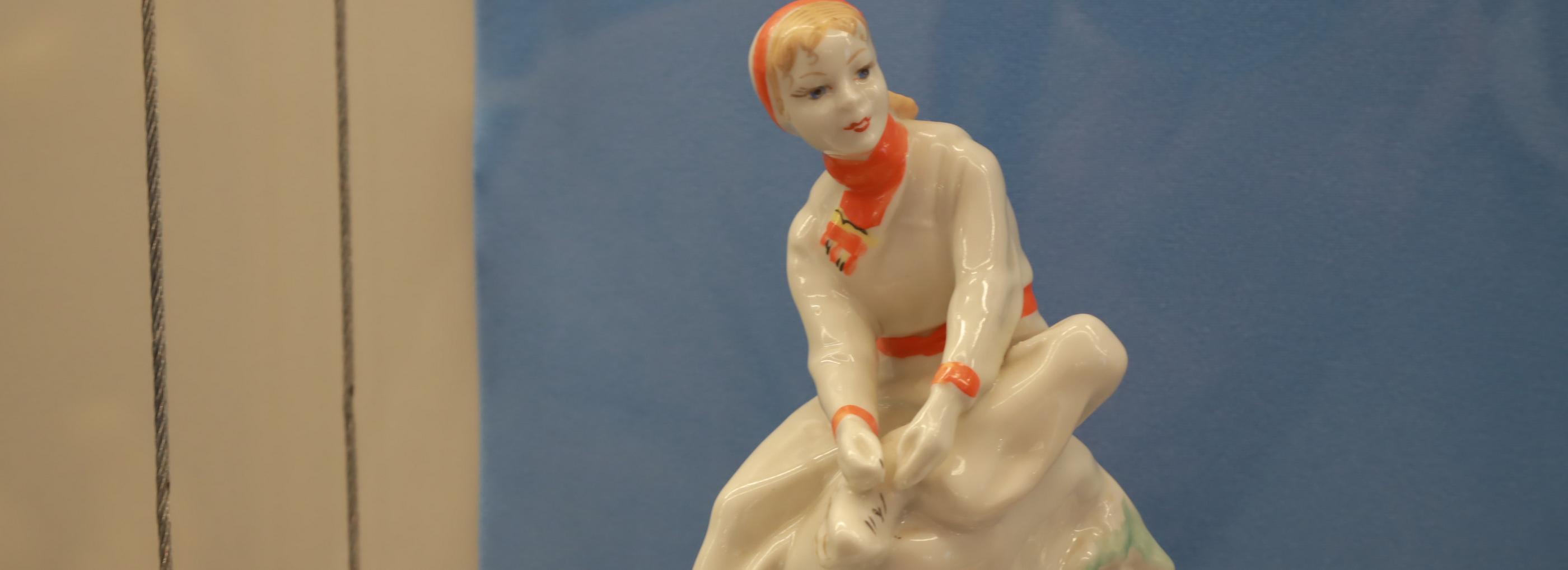 «Фарфор страны Советов» и «Дары недр»: список экскурсий в Декаду пожилых