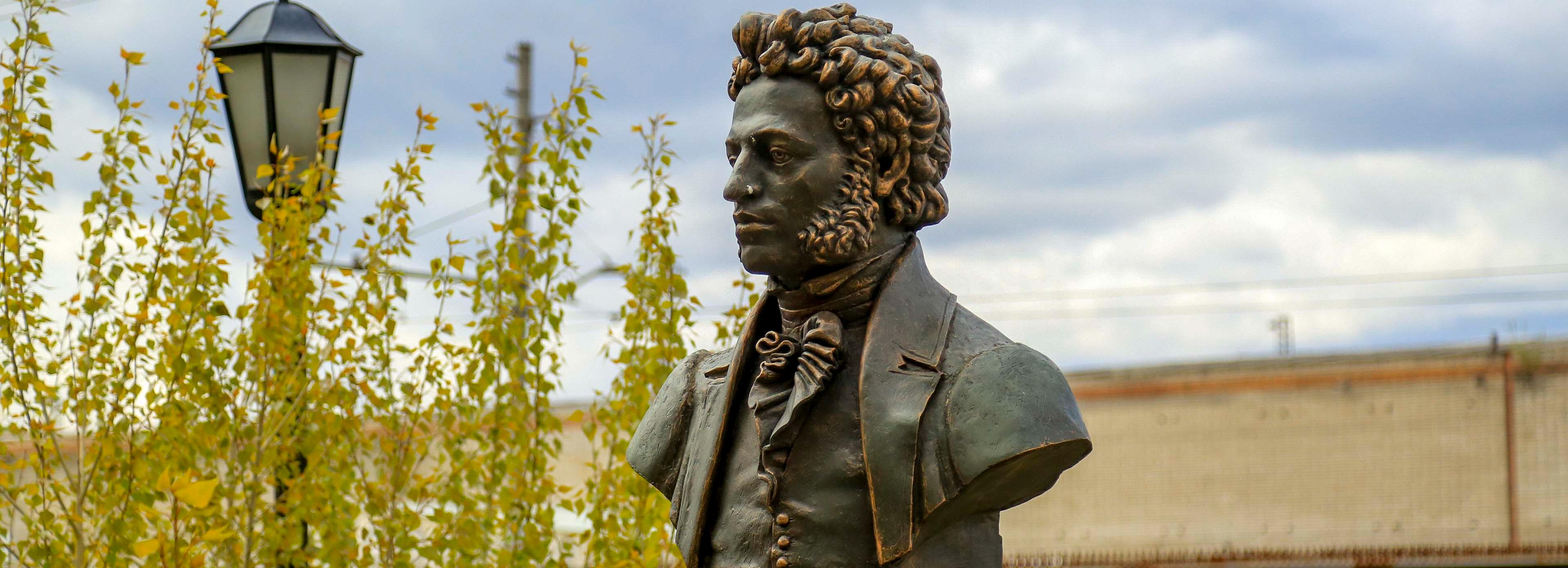 Стало известно, куда покупают больше всего билетов по «Пушкинской карте»