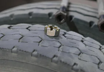 Контрабандные шины отправили из Новосибирска в зону спецоперации