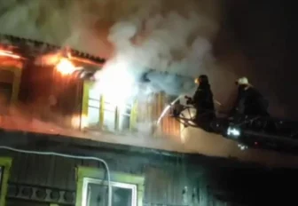 Деревянный барак сгорел ночью на Римского-Корсакова — есть погибшие