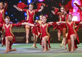 Как в Новосибирске отпраздновали Гимнастраду: 20 динамичных кадров