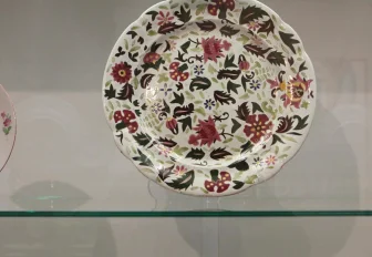 Новосибирцам предлагают сдать старую посуду на поделки