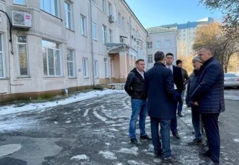 Здание ДГКБ №1 Новосибирска с упавшим потолком будут проверять две недели