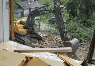49 аварийных домов снесли в Новосибирске c начала года