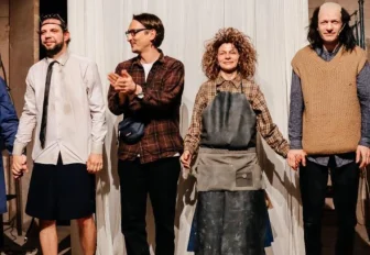 Фестиваль «Гравитация» открыли взламывающей реальность «Шинелью»