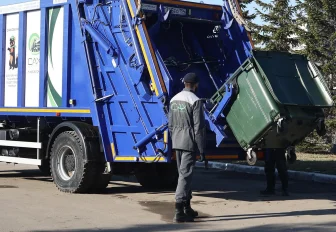 Лучшим экипажам АО «САХ» в честь Дня водителя вручили термосы и колонки