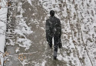 Как вести себя во время гололедицы