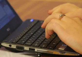 Минцифры: больше половины заявок на госуслуги новосибирцы подают онлайн