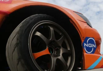 «Живая очередь — 22 машины»: новосибирцы оккупировали шиномонтажки