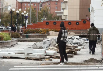 Мэр Кудрявцев: тротуары у 2 театров закончат ремонтировать на этой неделе