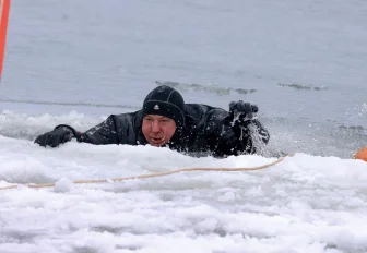Что делать, если провалился под лёд