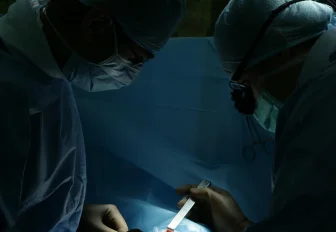 Новосибирские врачи восстановили нос 14-летней девочке с редким дефектом