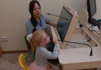 Новый курс реабилитации слепоглухих детей запустили в «Со-творении»