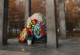 Память жертв политических репрессий почтили в Нарымском сквере