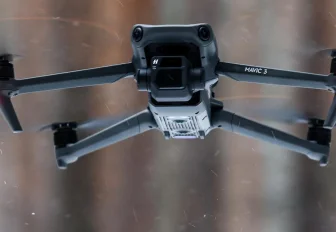 Антидроновые покрывала «Динозаврик» для СВО шьют новосибирские волонтёры