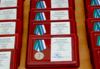 Моряков, врачей и ветеранов силовых структур наградили за содействие СВО